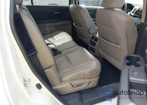 2017 Honda Pilot Touring z USA, uszkodzony, nr VIN 5FNYF6H99HB102367